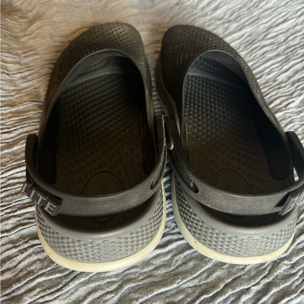 Black/Grey Men’s Literide Crocs Size 8 - Picture 3 of 5